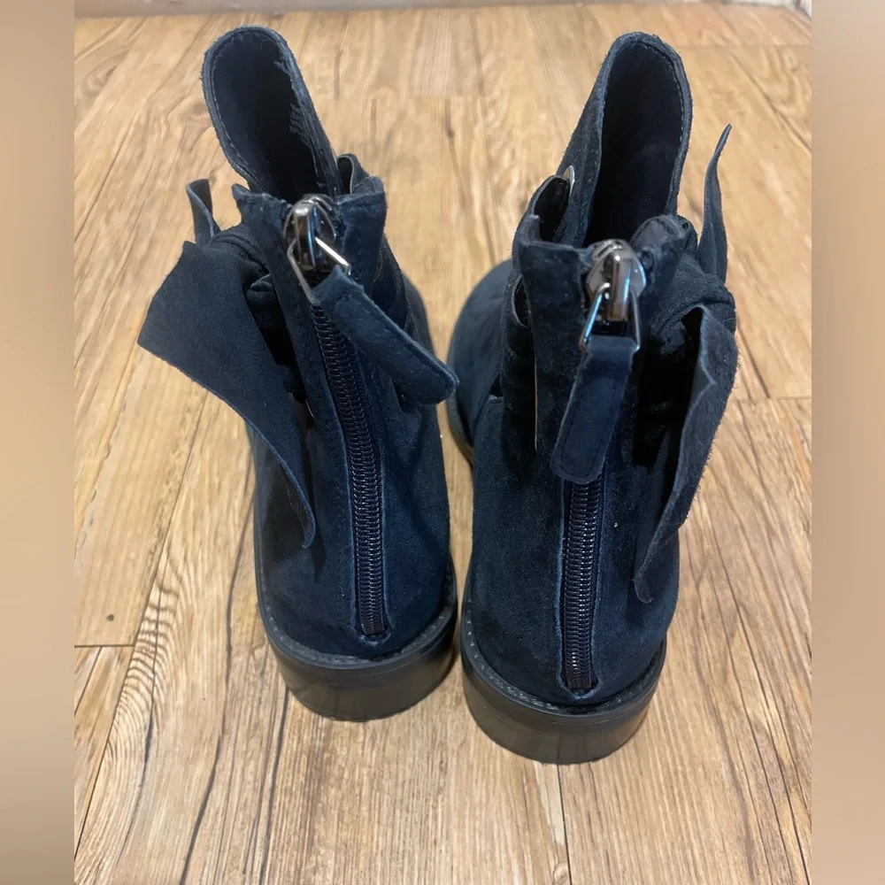 NINE WEST Women's Tinasofa Suede Ankle Booties. Size 7. Excellent condition